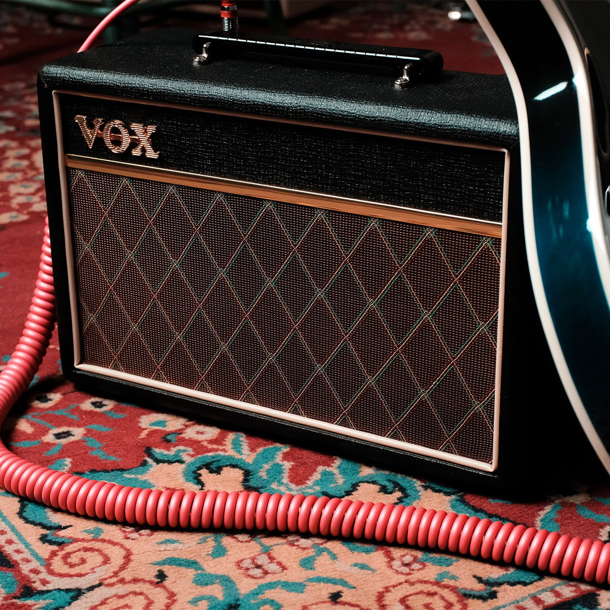 VOX Amplificador Vox Pathfinder V9106 Para Guitarra 10W Negro detalle controles – Bocinas y Audio | Armonía Musical México