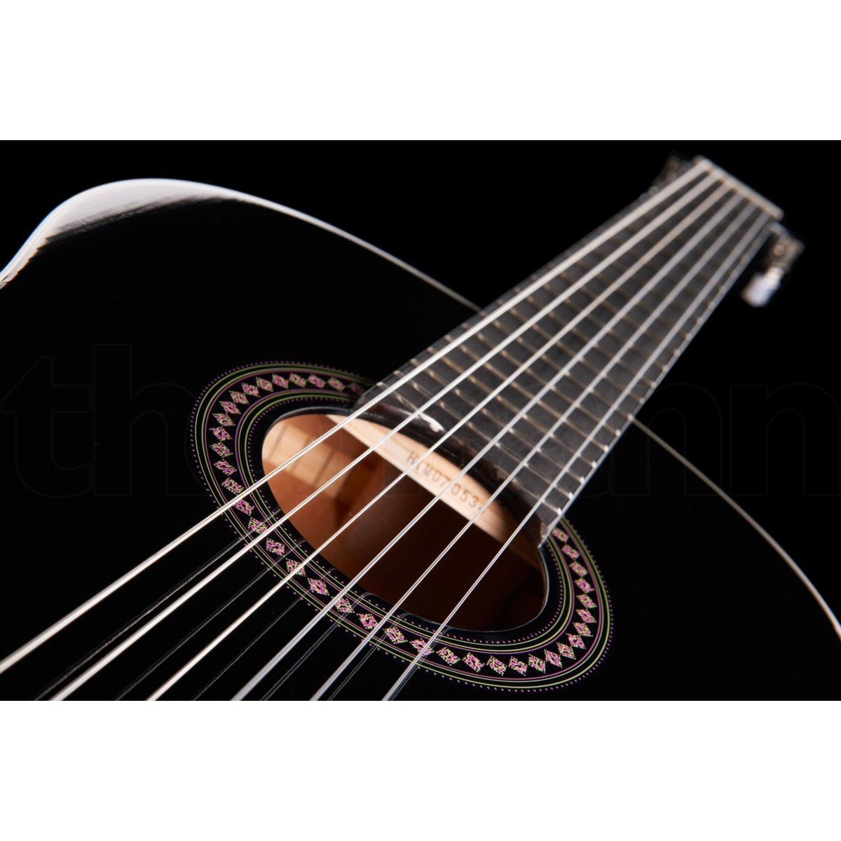 Guitarra clásica Yamaha CG142S tapa sólida abeto negro detalle boca y roseta | Armonía Musical México