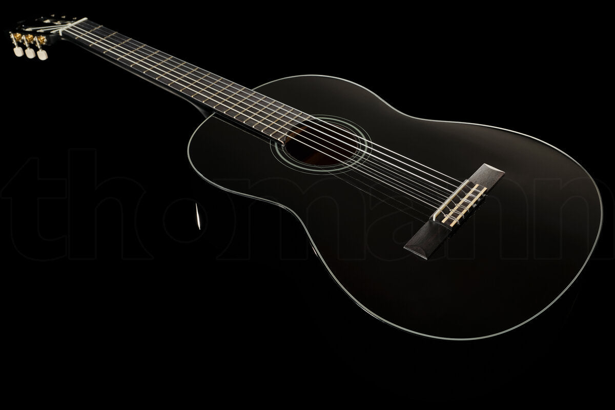 Guitarra clásica Yamaha C40 4/4 negro brillante vista ambiente | Armonía Musical México