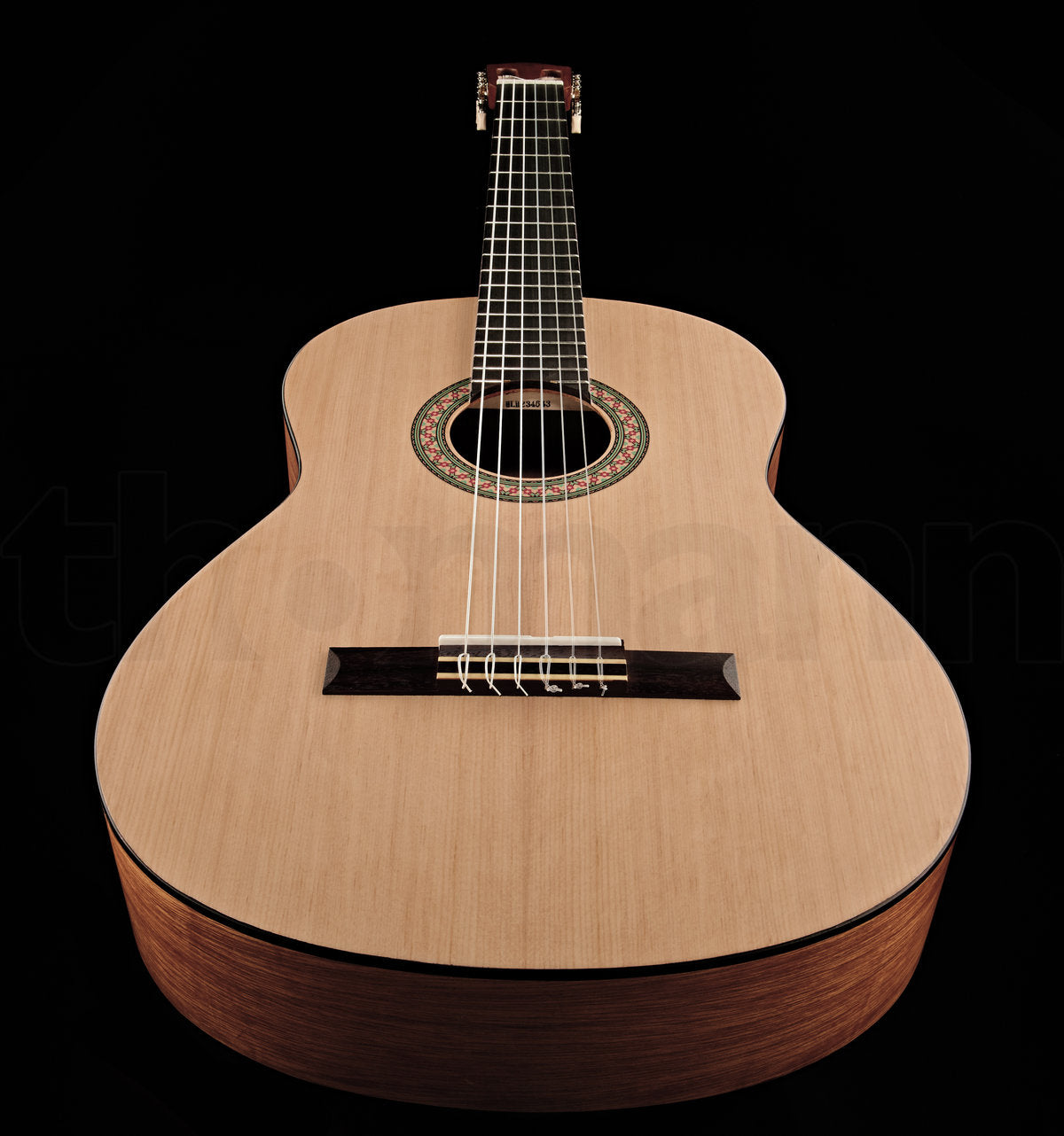 Guitarra clásica Yamaha C40M 4/4 acabado mate detalle cuerpo y boca | Armonía Musical México