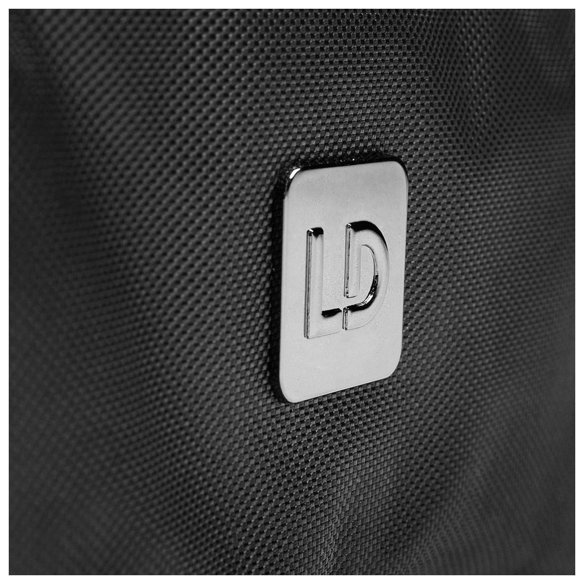 LD Systems MAUI 28 G3 SUB PC detalle del logotipo LD Systems – funda acolchada para subwoofer | Armonía Musical México