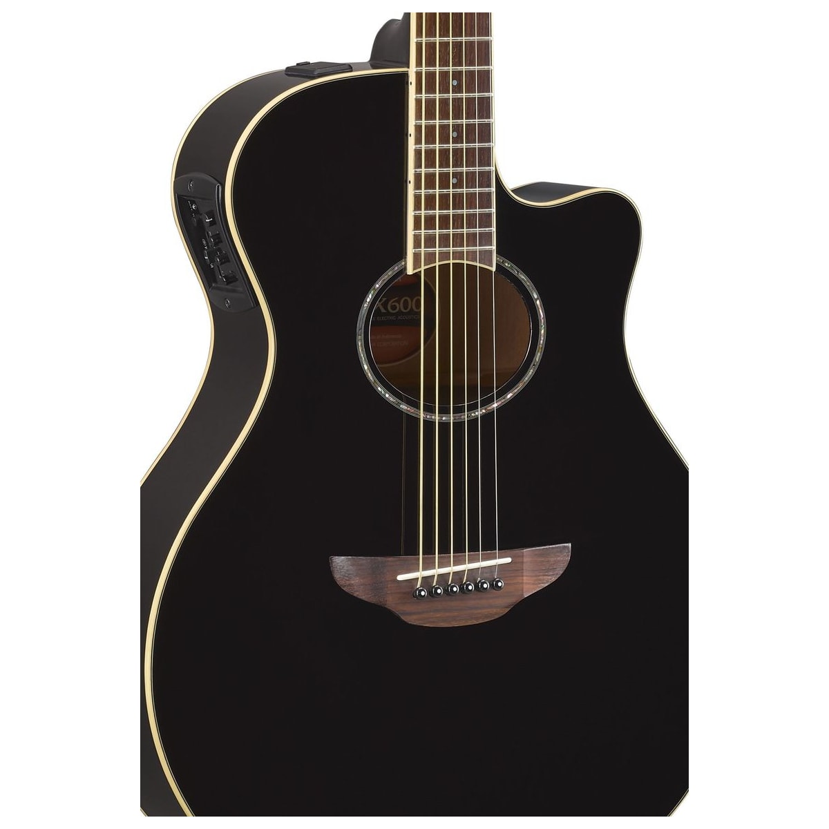 Guitarra electroacústica Yamaha APX600 Negro detalle cuerpo y preamp | Armonía Musical México