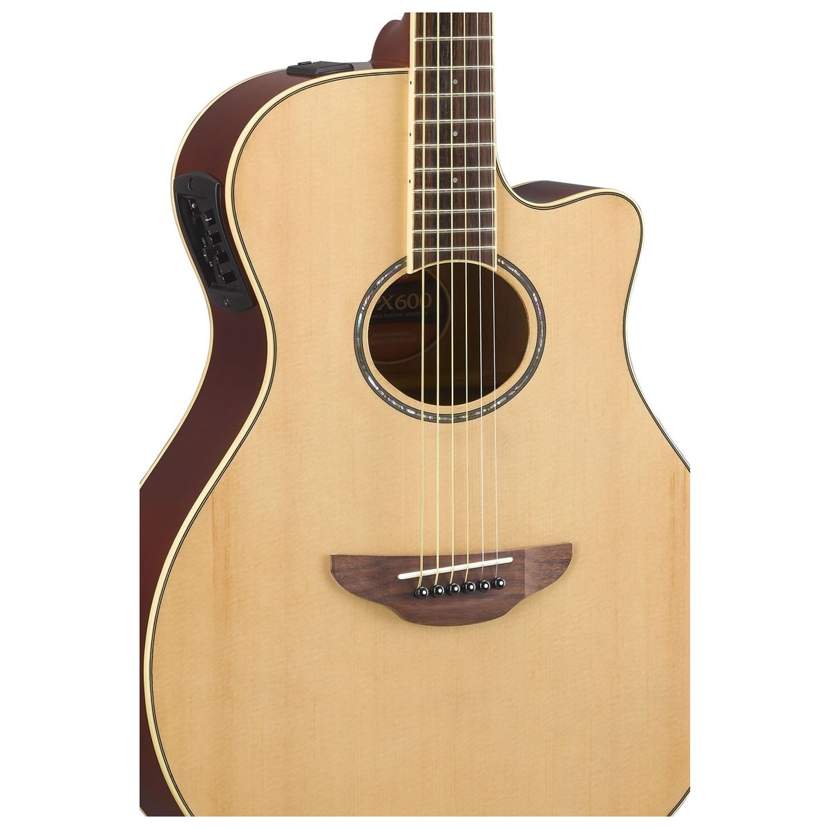 Guitarra electroacústica Yamaha APX600 Natural detalle cuerpo y preamp | Armonía Musical México