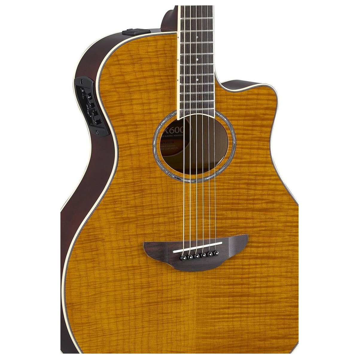 Guitarra electroacústica Yamaha APX600FM Ámbar detalle cuerpo y preamp | Armonía Musical México