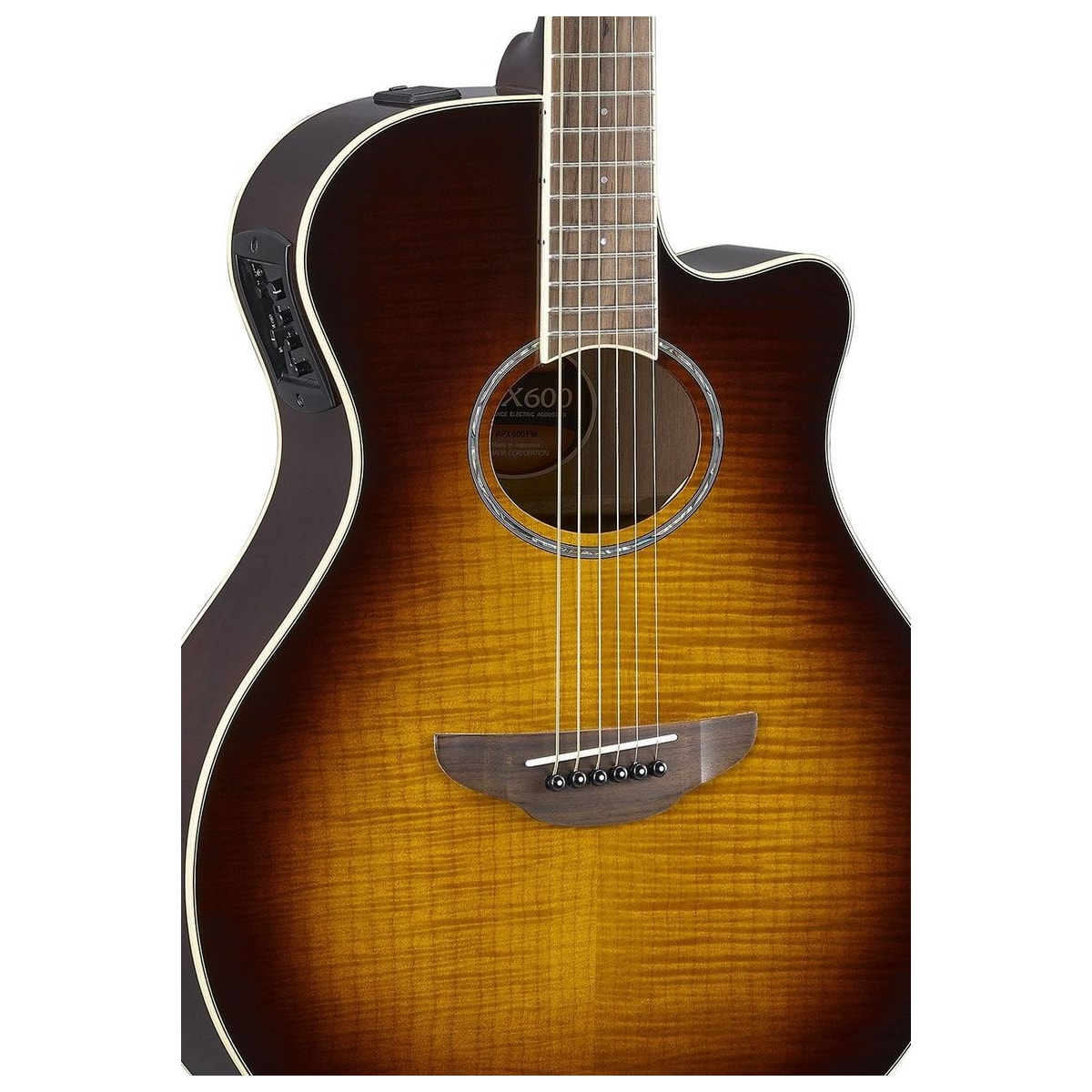 Guitarra electroacústica Yamaha APX600FM Tobacco Brown Sunburst detalle cuerpo y preamp | Armonía Musical México
