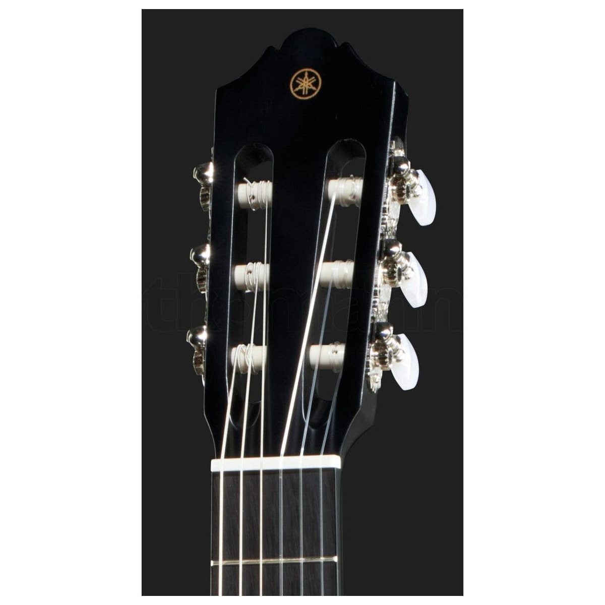 Guitarra clásica Yamaha CG142 Abeto negro detalle cuerpo | Armonía Musical México