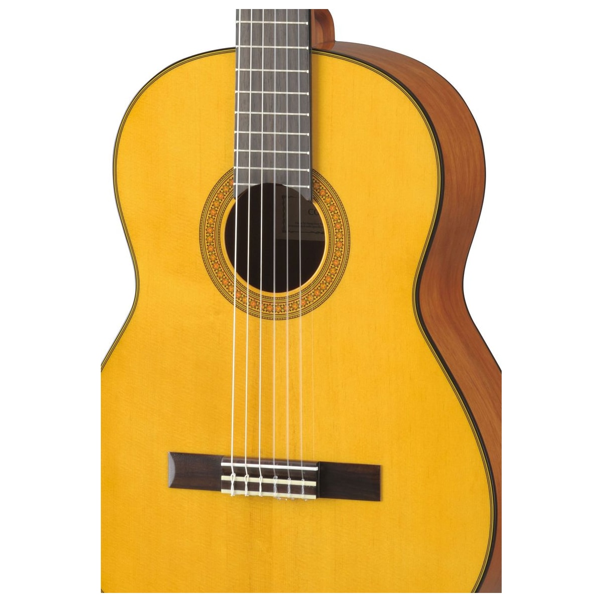 Guitarra clásica Yamaha CG142 Abeto detalle cuerpo y boca | Armonía Musical México