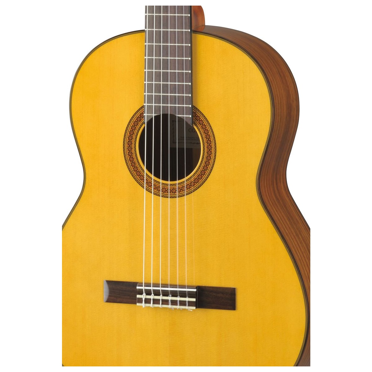 Guitarra clásica Yamaha CG162 Abeto detalle cuerpo y boca | Armonía Musical México