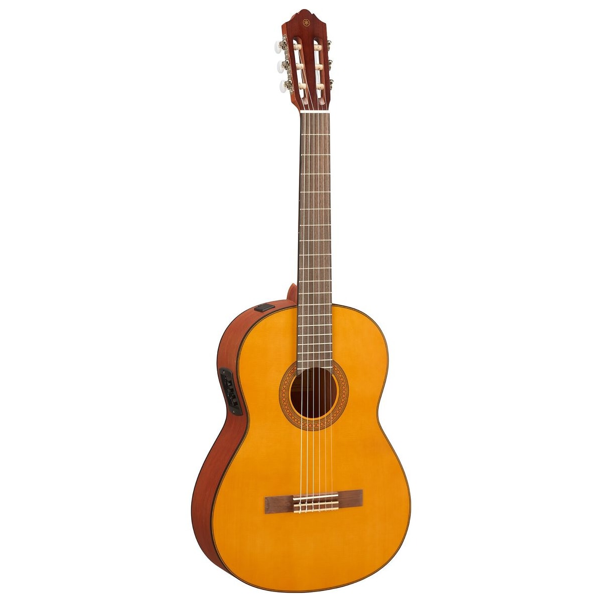 Guitarra clásica electroacústica Yamaha CGX122M Abeto vista en ángulo | Armonía Musical México