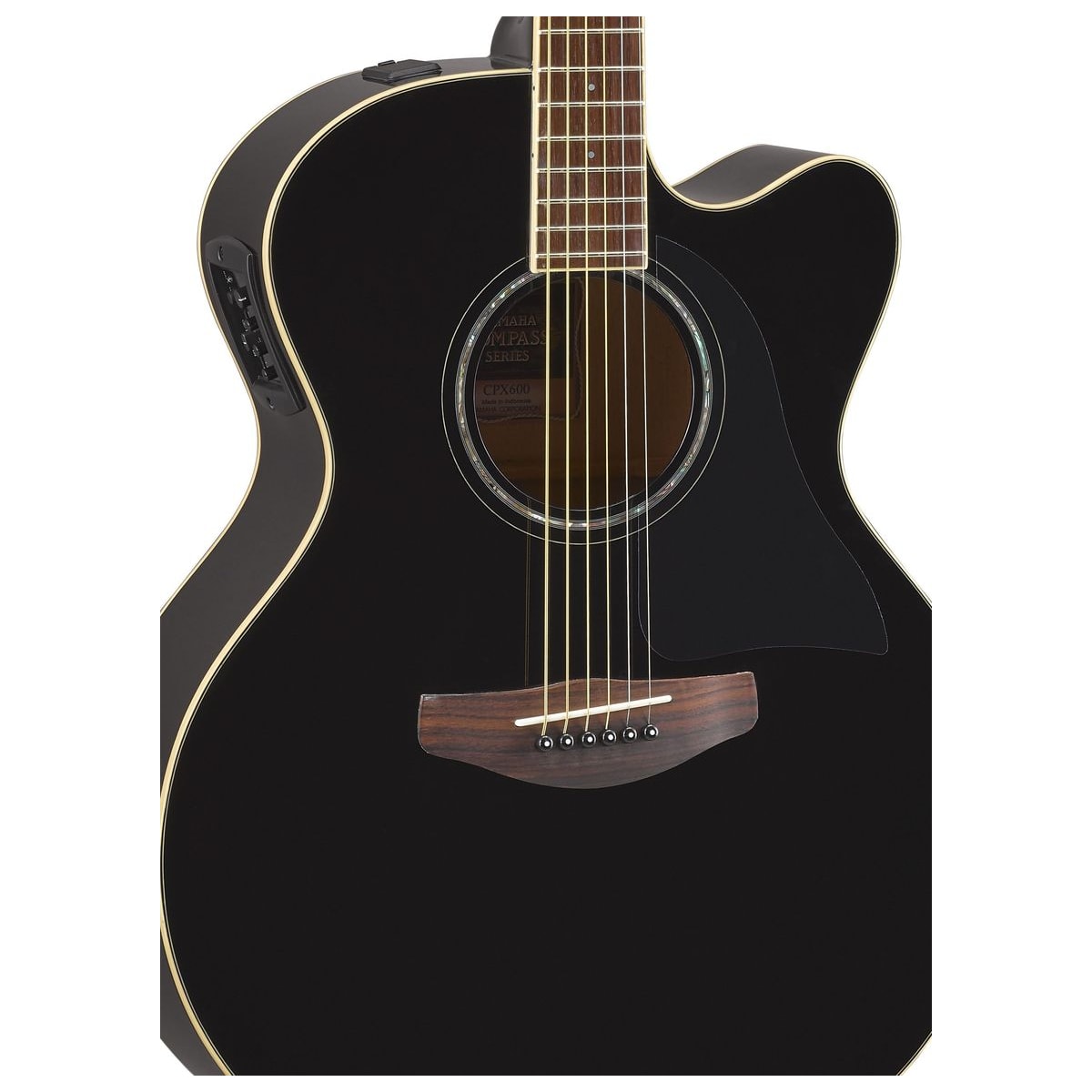 Guitarra electroacústica Yamaha CPX600 Negro detalle cuerpo y preamp | Armonía Musical México