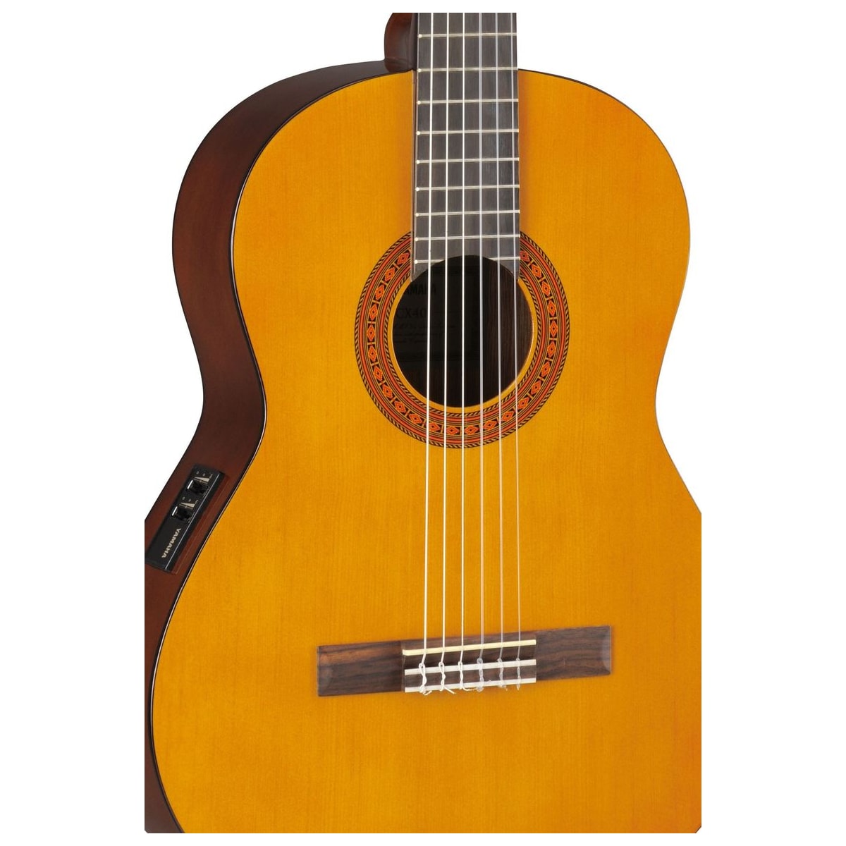 Guitarra clásica electroacústica Yamaha CX40 Natural detalle cuerpo y boca | Armonía Musical México