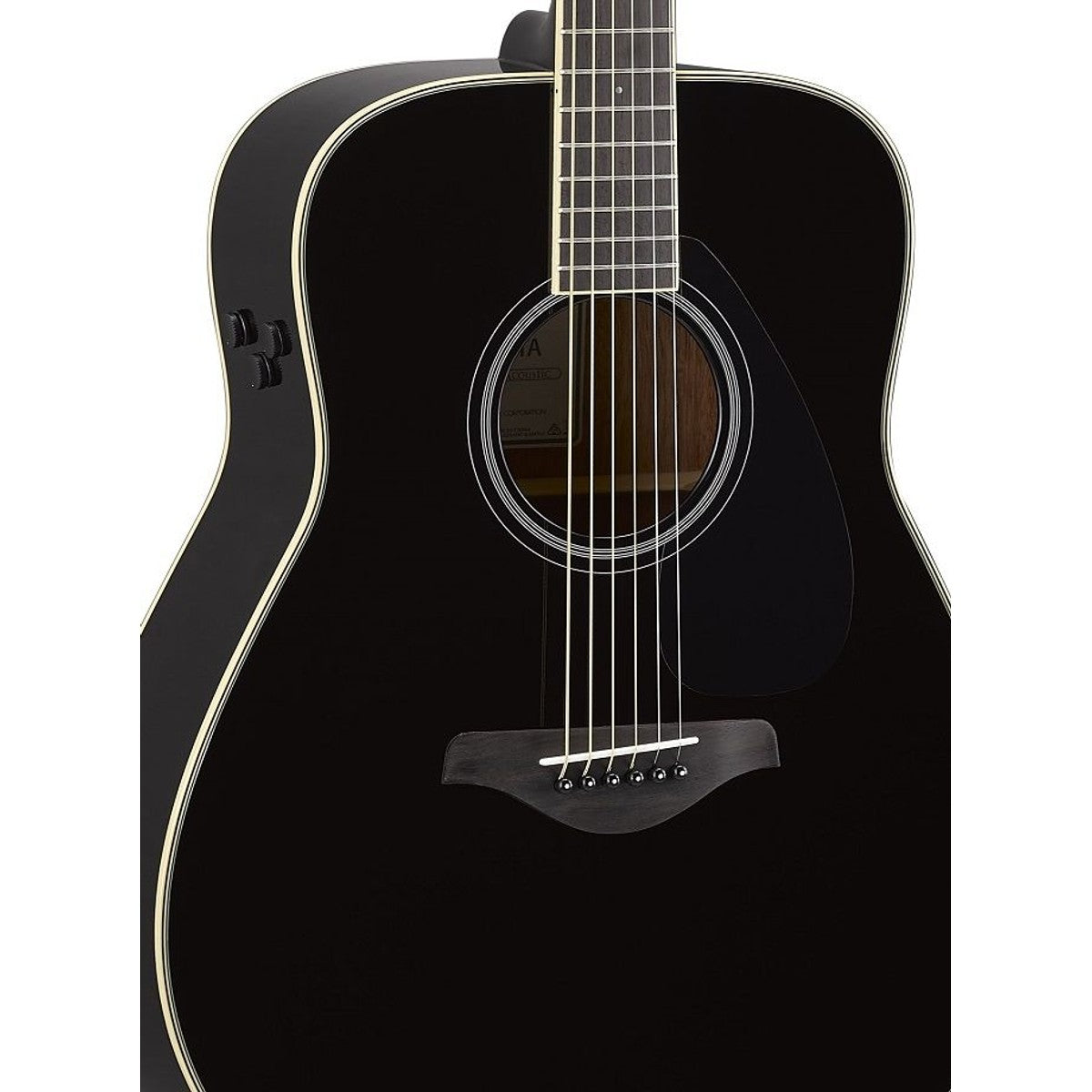 Guitarra TransAcoustic Yamaha FG-TA Black detalle cuerpo y preamp | Armonía Musical México