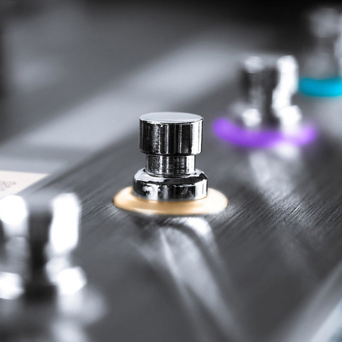 Pedalera multiefectos Line 6 Helix Floor procesador de guitarra detalle perilla y controles | Armonía Musical México
