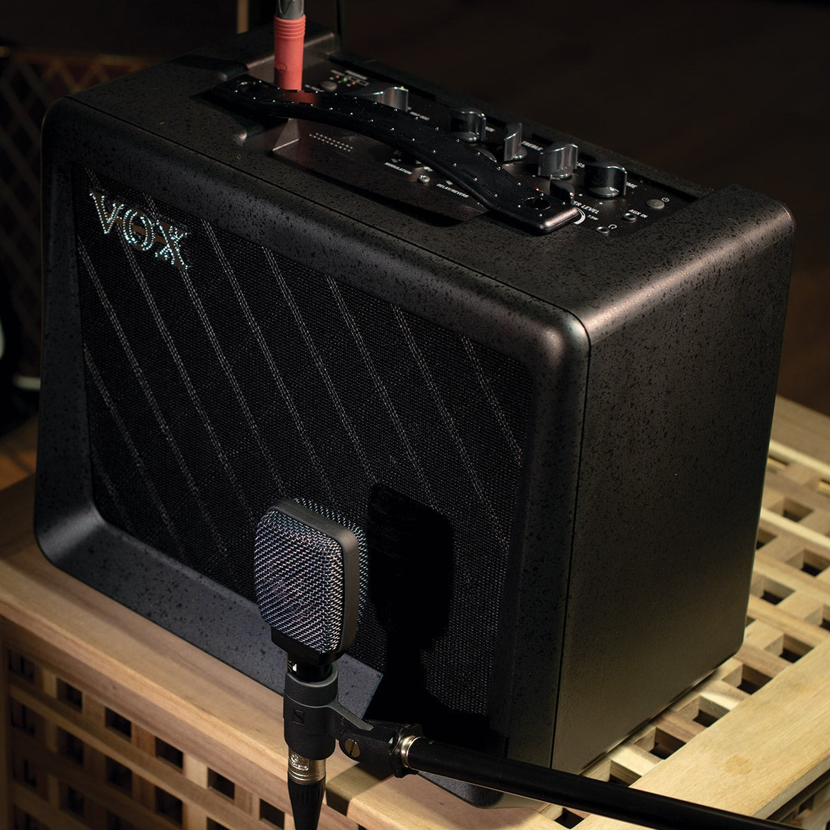 VOX Amplificador Vox VX15 GT Para Guitarra 15W Negro vista superior – Bocinas y Audio | Armonía Musical México