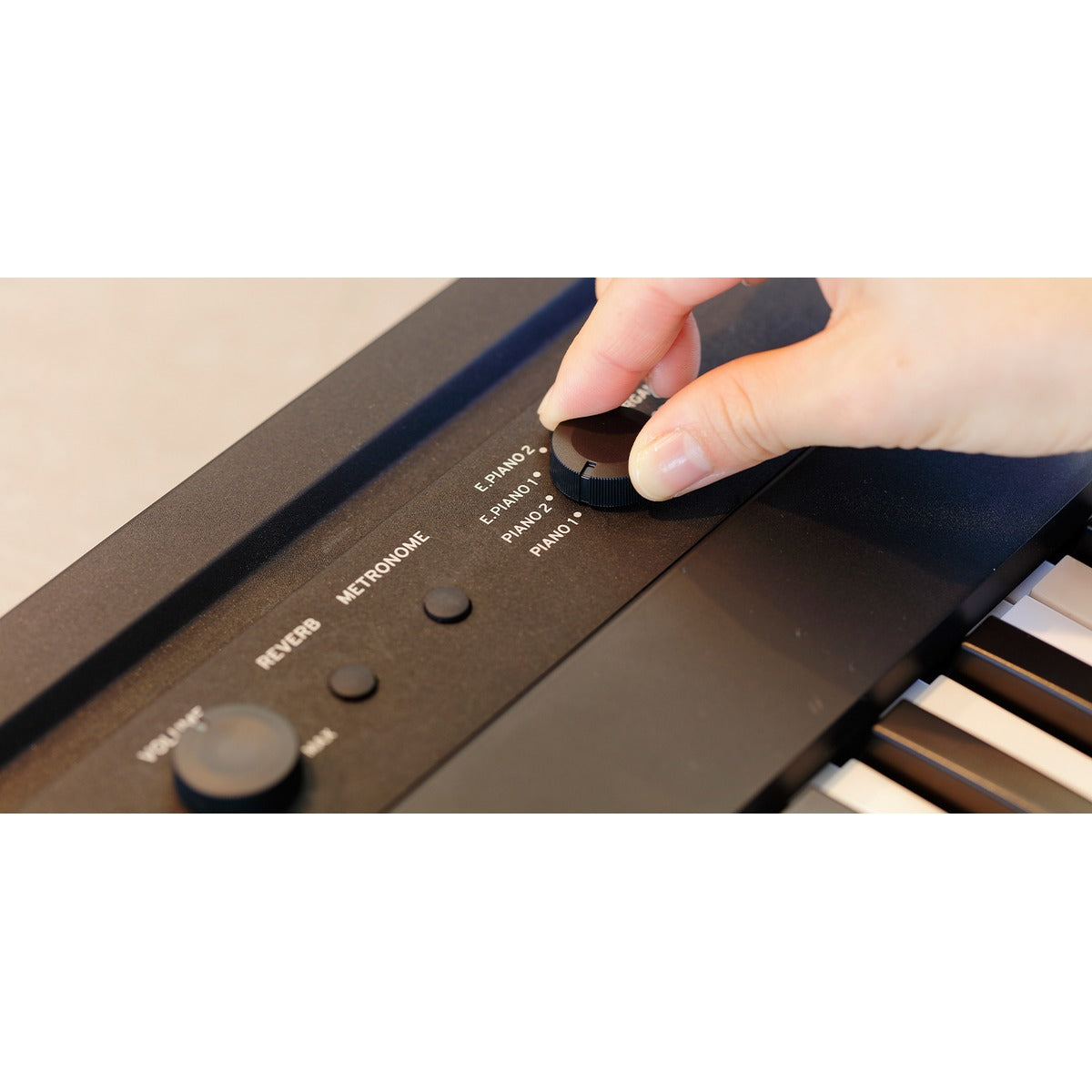Korg Liano L1 88 Teclas Azul en uso | Armonía Musical México