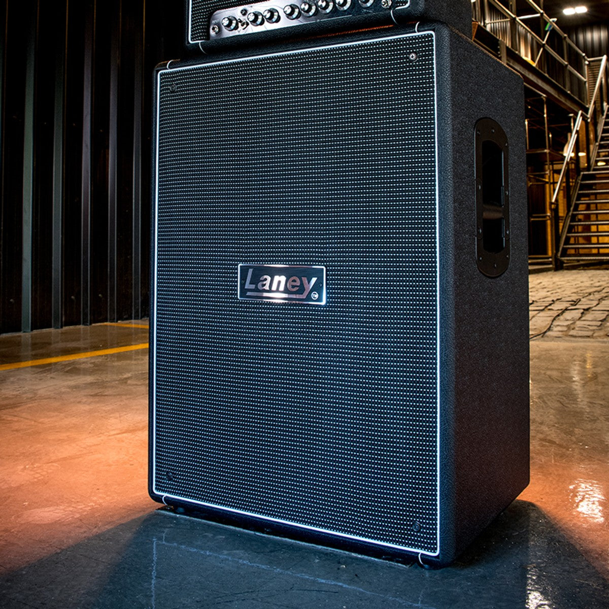 Laney DBV212-4 en uso – gabinete de bajo | Armonía Musical México
