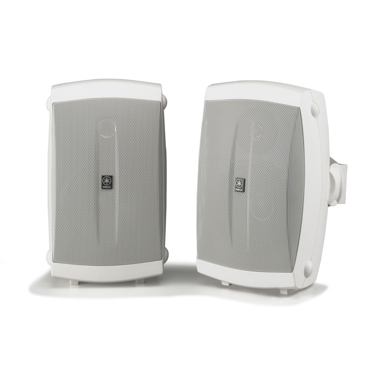 Bocinas Yamaha NS-AW150W intemperie 120W par blanco vista frontal | Armonía Musical México