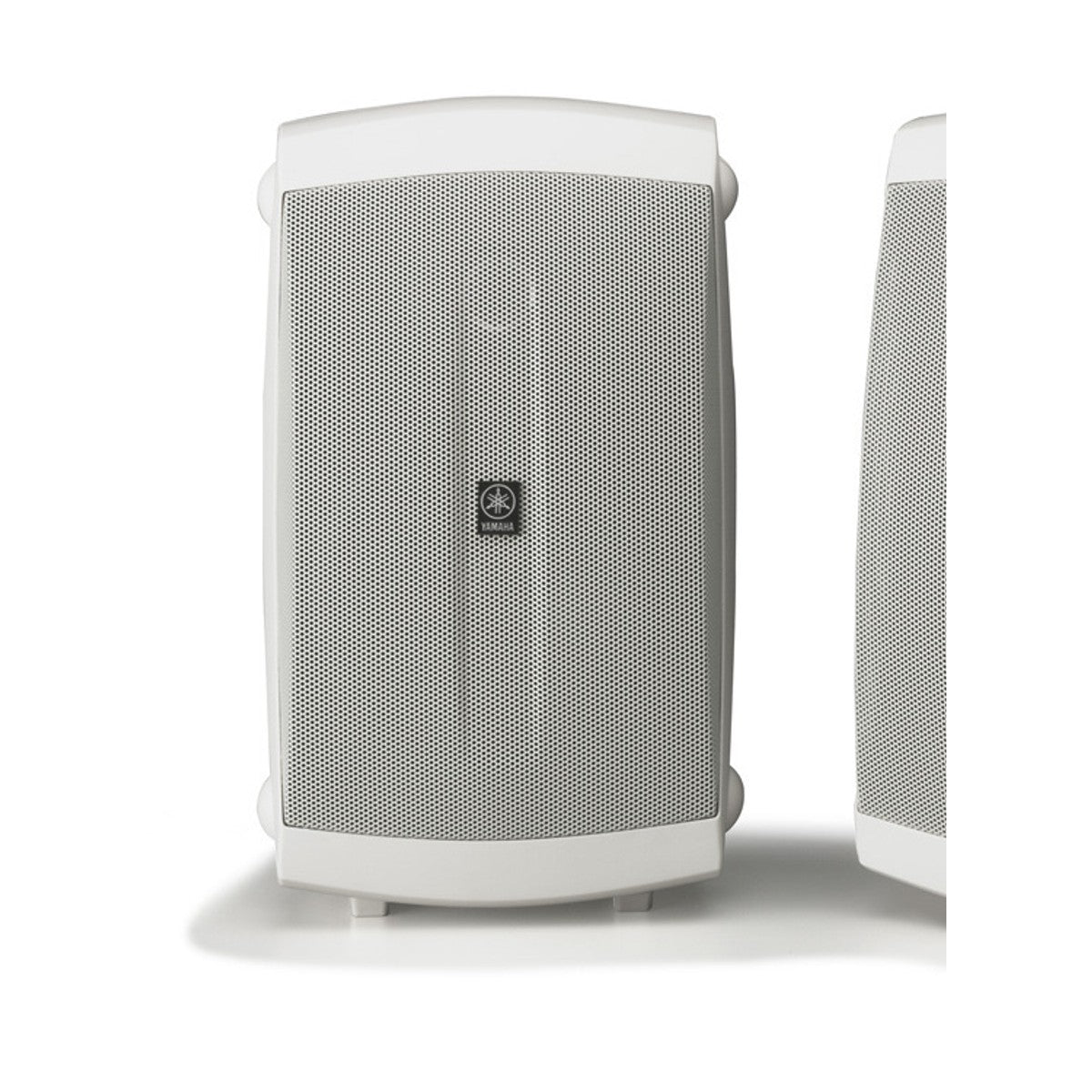 Bocina Yamaha NS-AW150W intemperie par Blanco blanco detalle individual con soporte | Armonía Musical México
