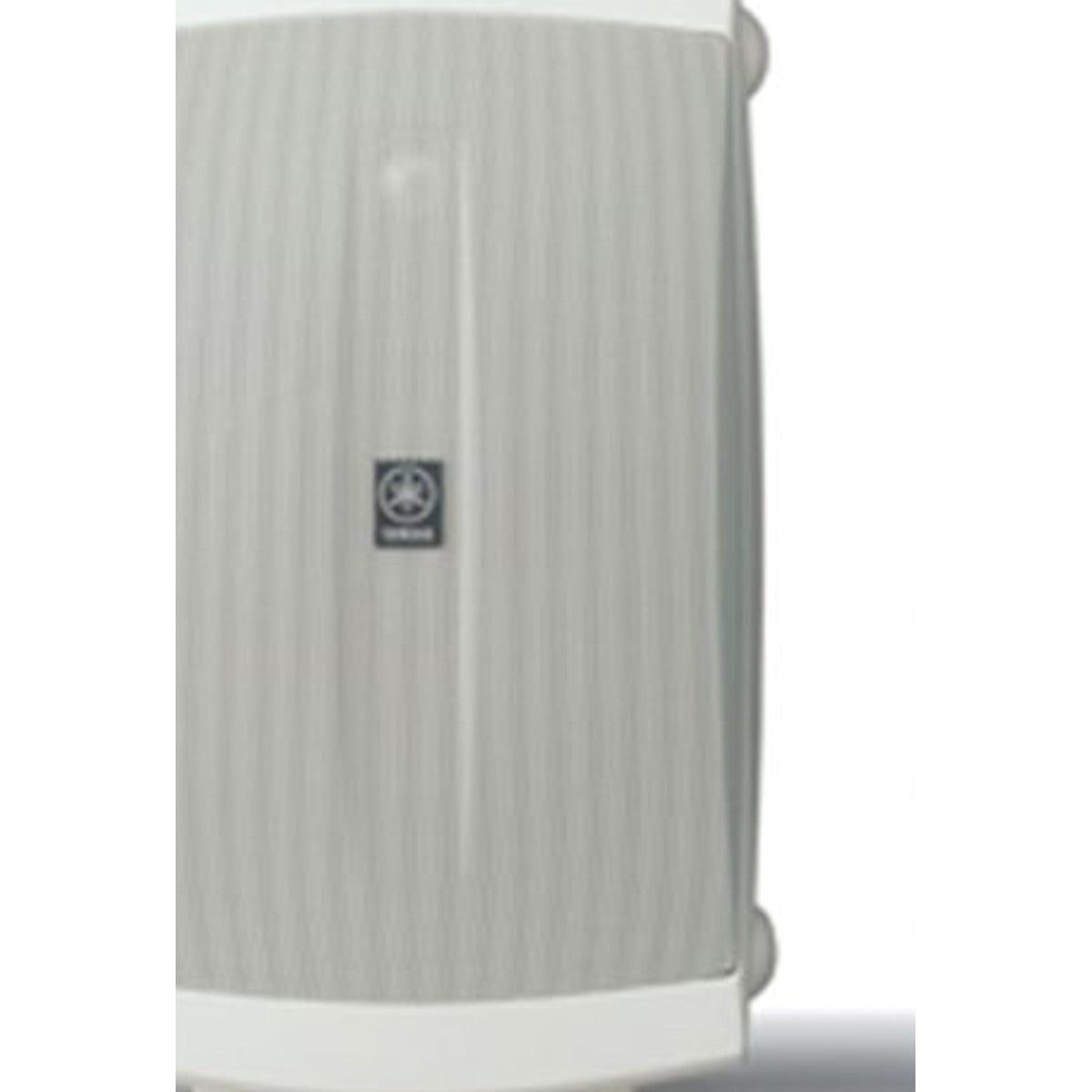 Bocina Yamaha NS-AW350W intemperie par blanco blanco detalle rejilla frontal | Armonía Musical México