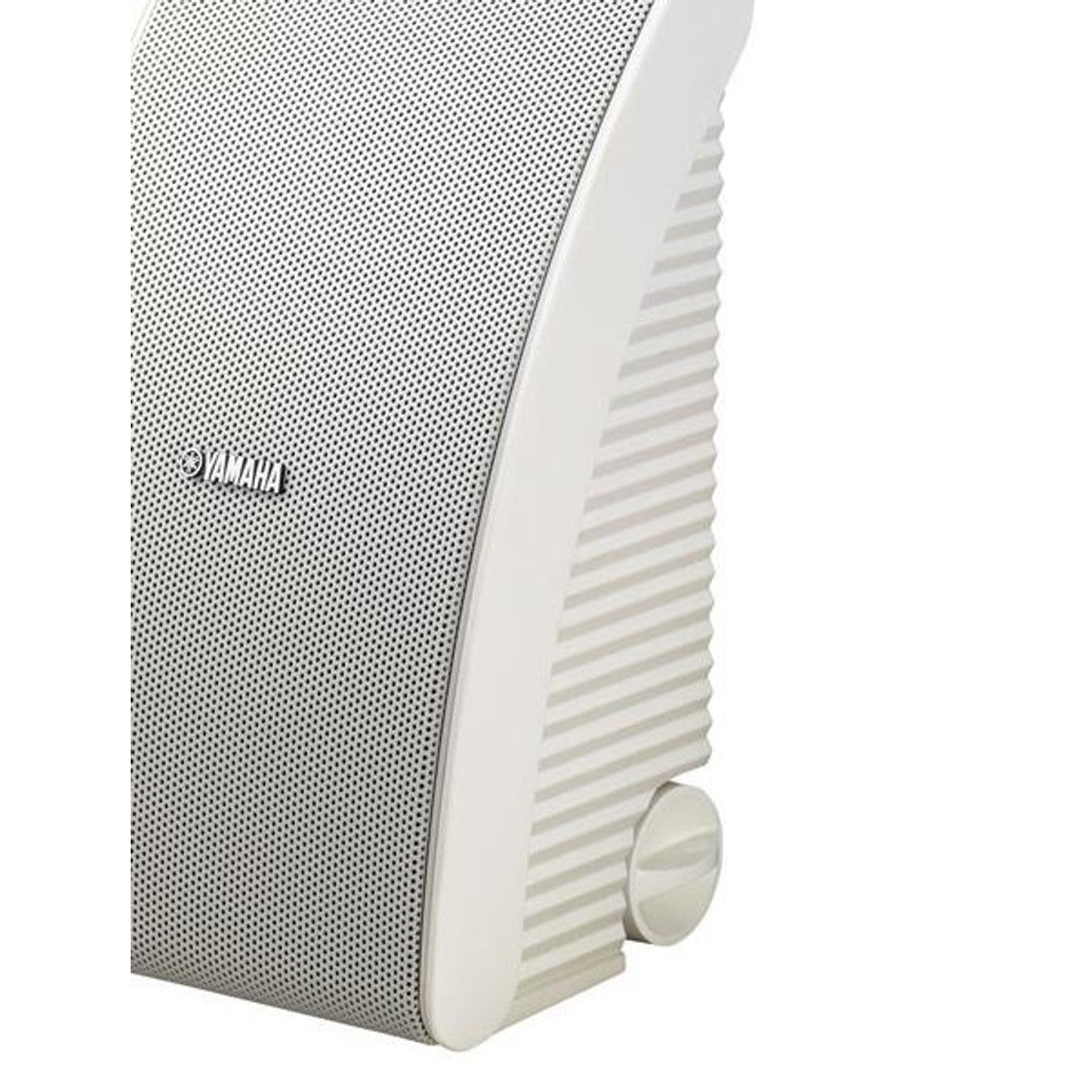 Bocina Yamaha NS-AW392W intemperie par blanco blanco acercamiento rejilla y logo | Armonía Musical México