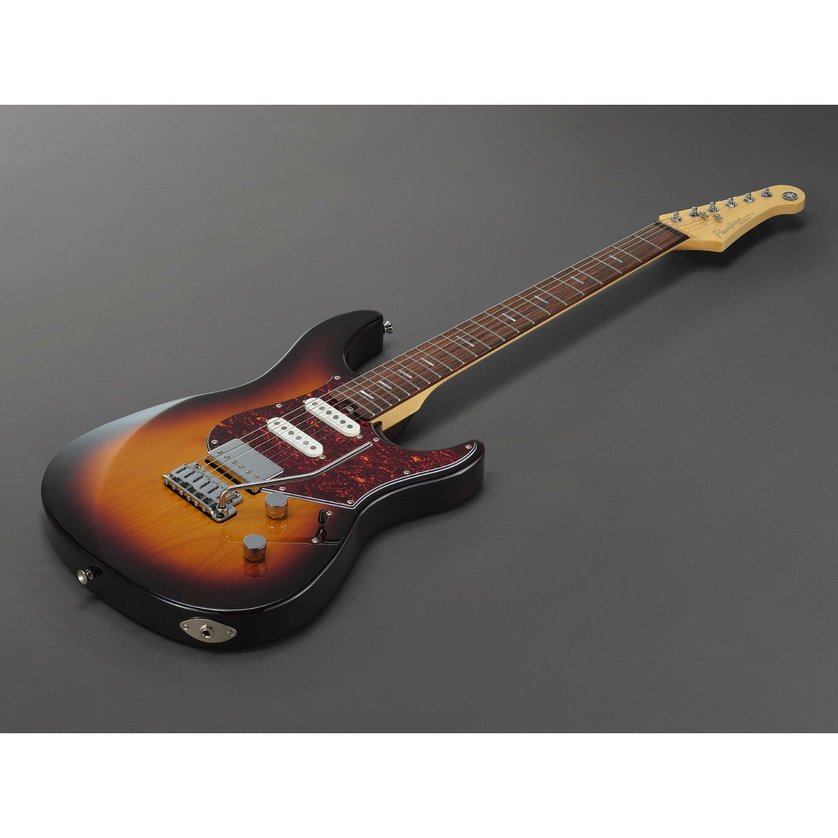 Guitarra eléctrica Yamaha PACP12 Pacifica Professional Desert Burst vista completa en ángulo | Armonía Musical México