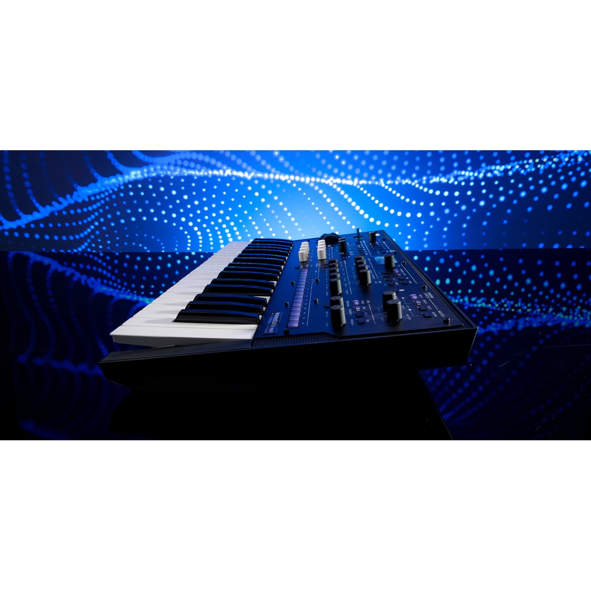 Korg wavestate mkII vista frontal angulo | Armonía Musical México