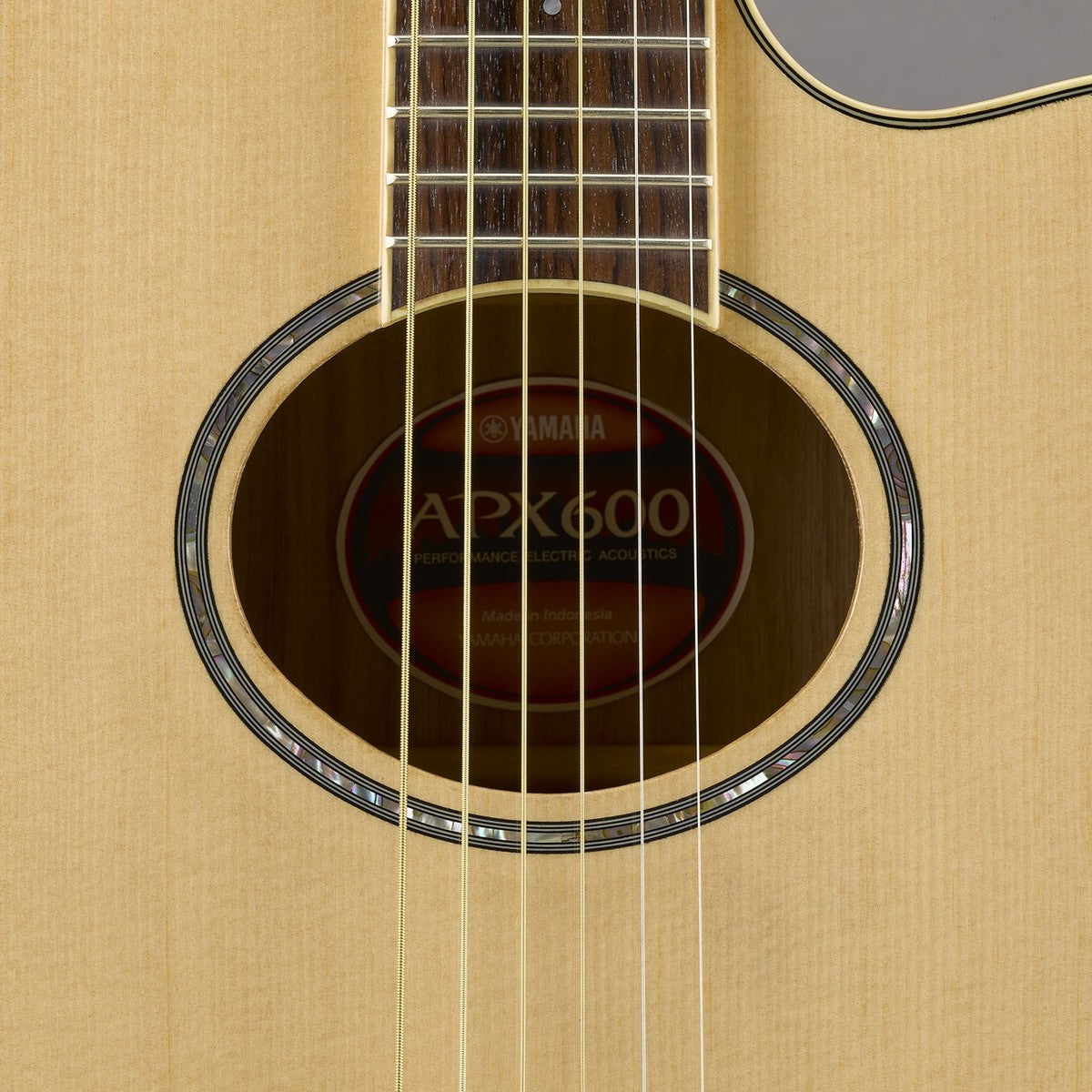 Guitarra electroacústica Yamaha APX600 natural detalle | Armonía Musical México