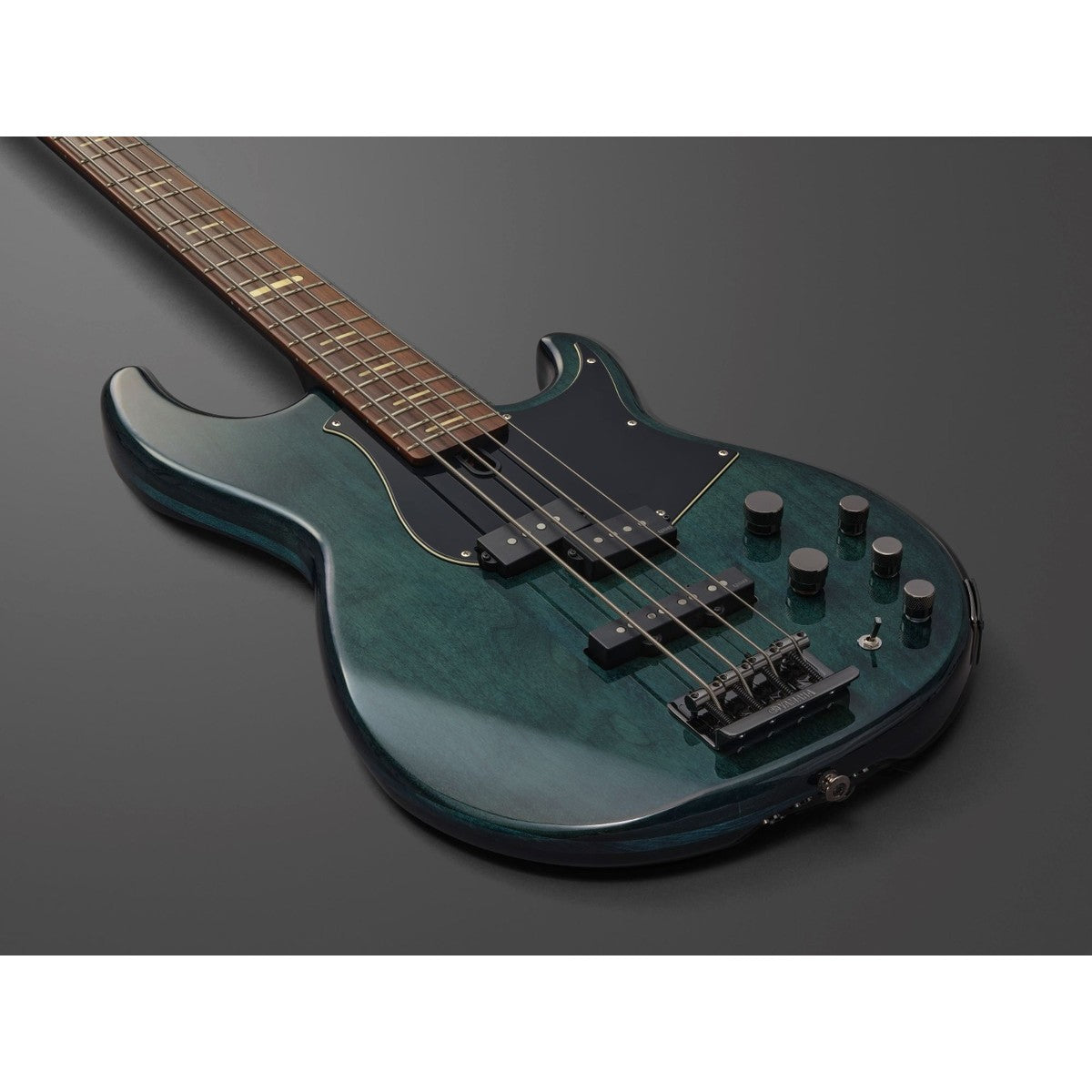 Bajo eléctrico Yamaha BB734A indigo blue detalle cuerpo ambiente | Armonía Musical México