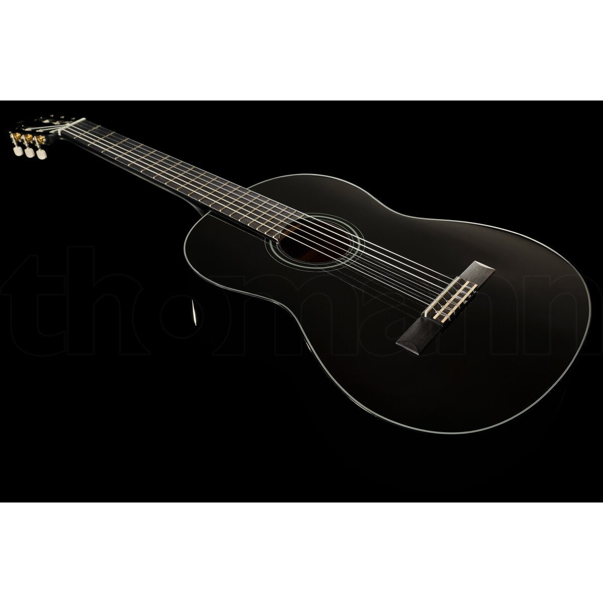 Guitarra clásica Yamaha C40 4/4 negro brillante vista ambiente | Armonía Musical México