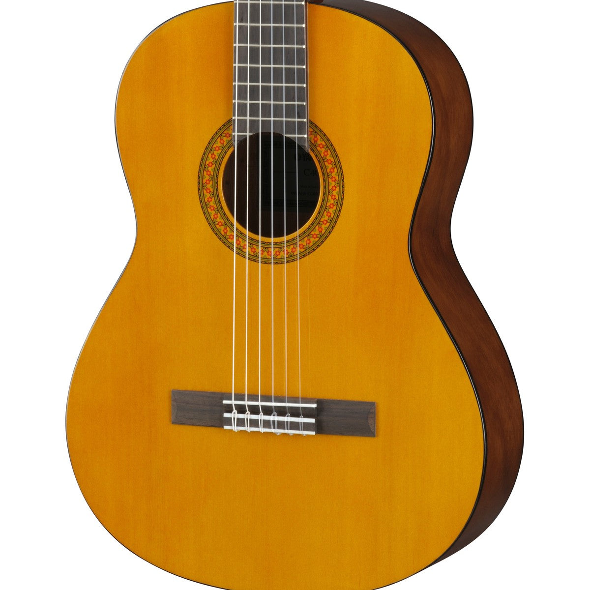 Guitarra clásica Yamaha C40II 4/4 natural detalle cuerpo y boca | Armonía Musical México