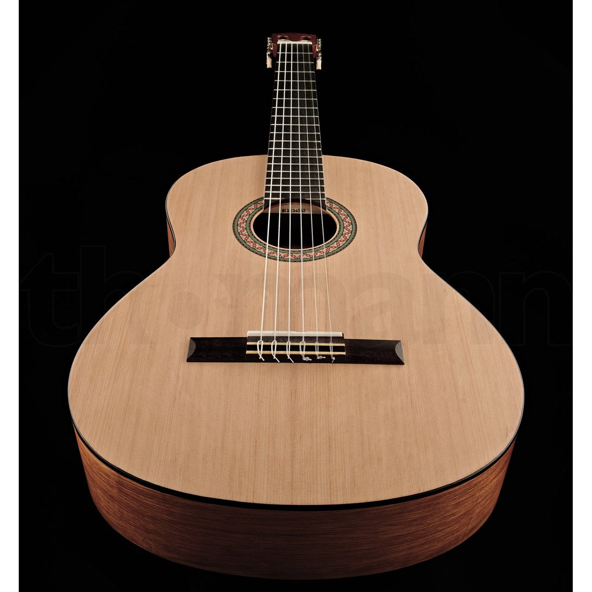 Guitarra clásica Yamaha C40M 4/4 acabado mate detalle cuerpo y boca | Armonía Musical México