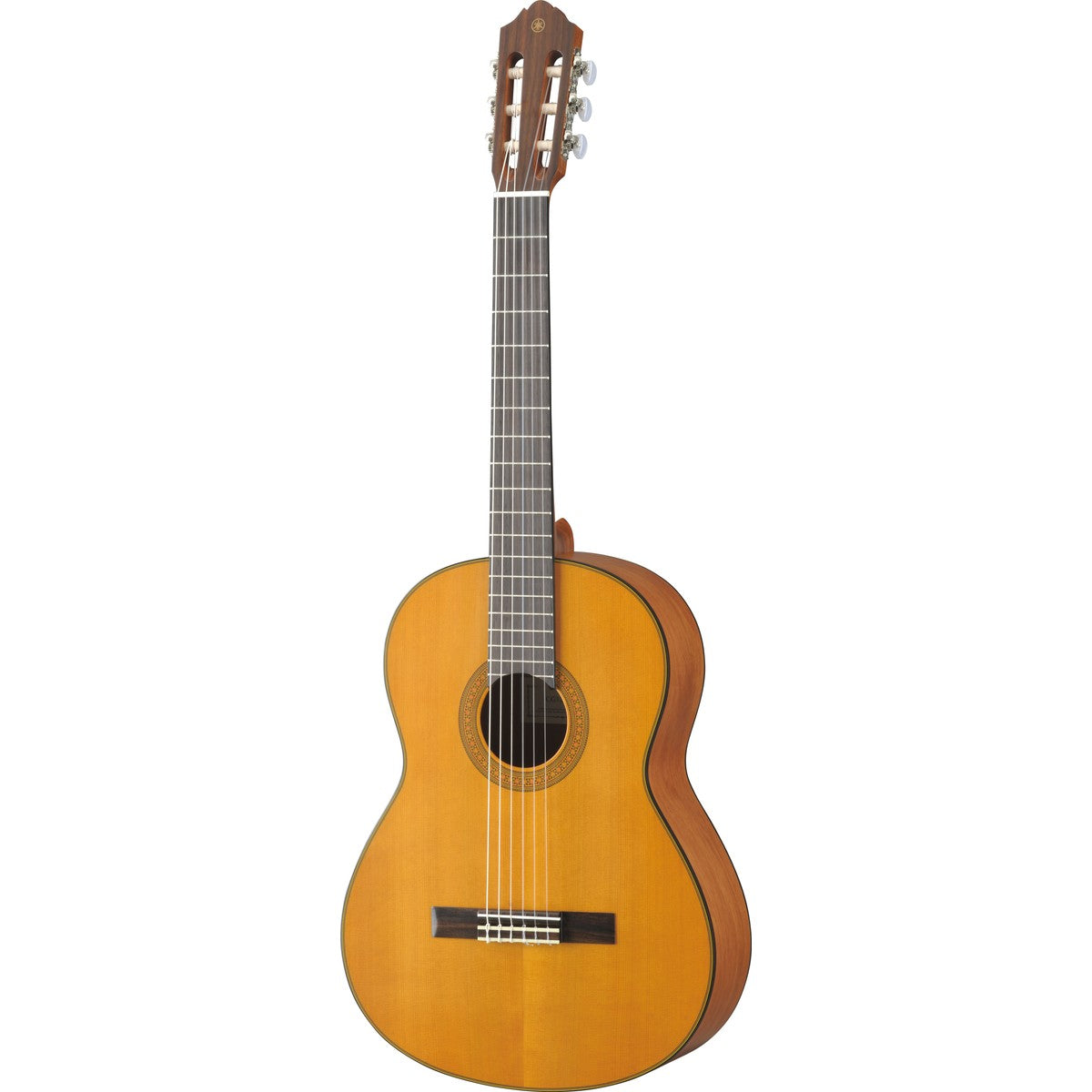 Guitarra clásica Yamaha CG122MC tapa sólida cedro mate vista angular | Armonía Musical México