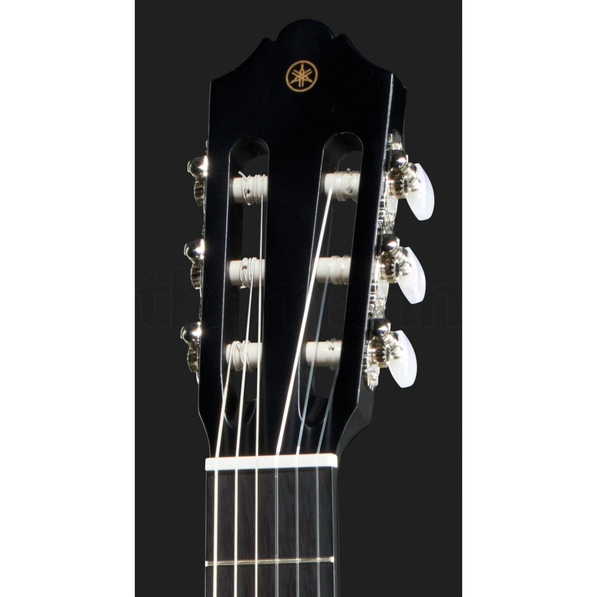 Guitarra clásica Yamaha CG142S tapa sólida abeto negro detalle clavijero | Armonía Musical México