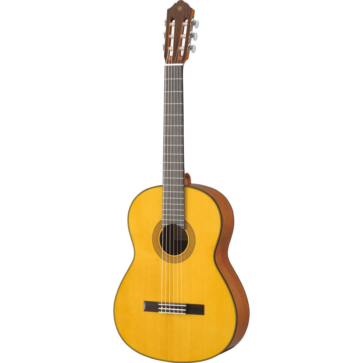 Guitarra clásica Yamaha CG142S tapa sólida abeto brillante vista angular | Armonía Musical México