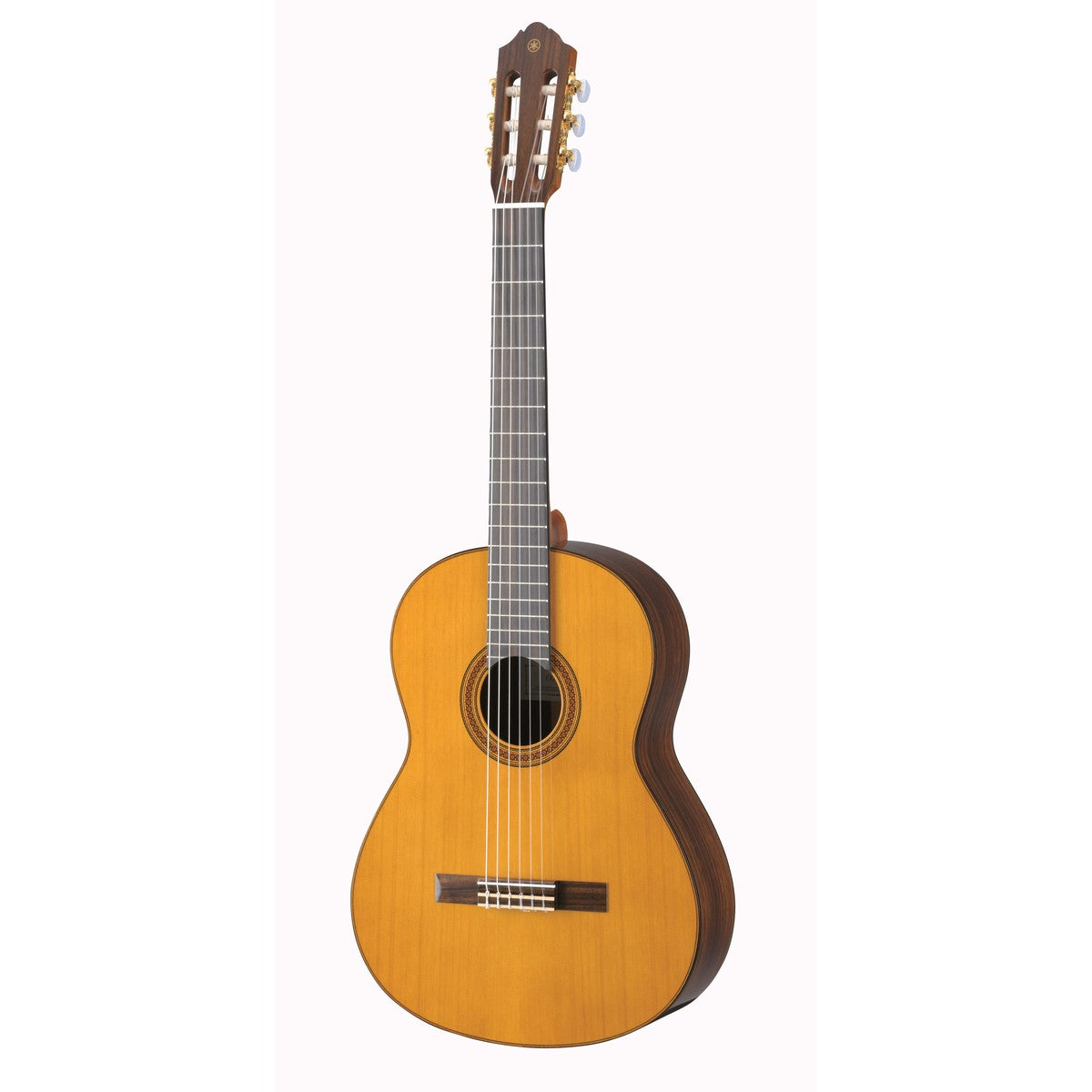 Guitarra clásica Yamaha CG182C tapa sólida cedro palo de rosa vista angular | Armonía Musical México