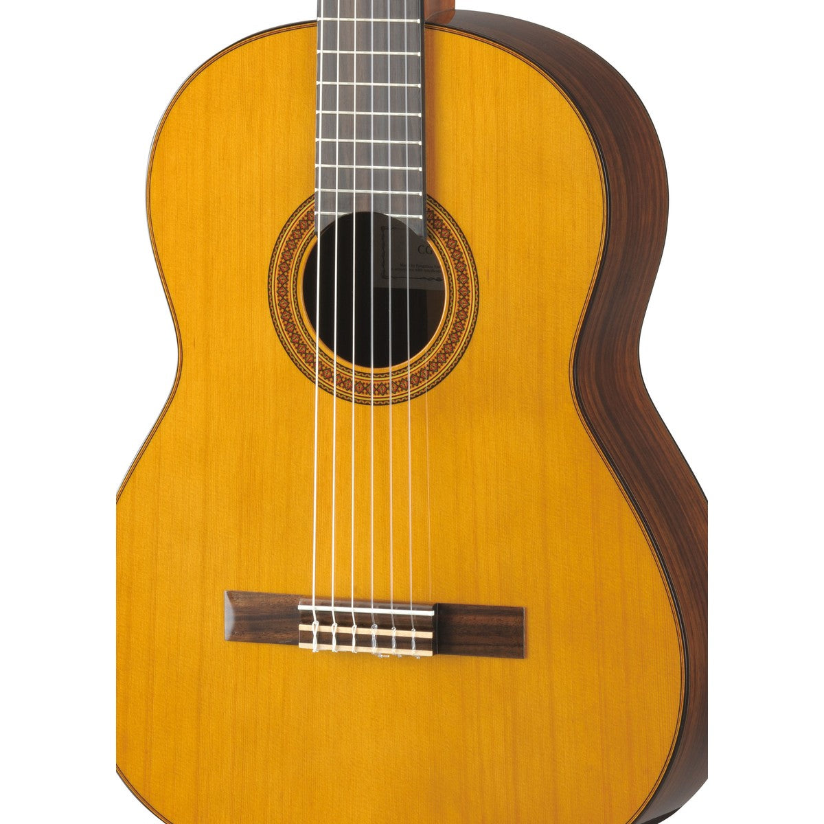 Guitarra clásica Yamaha CG182C tapa sólida cedro palo de rosa detalle cuerpo y boca | Armonía Musical México