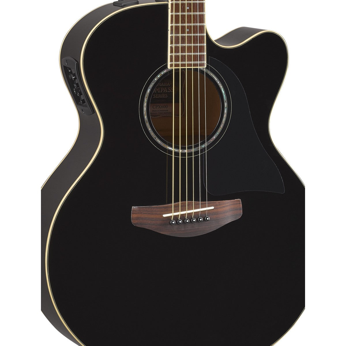 Guitarra electroacústica Yamaha CPX600 negro detalle cuerpo y preamp | Armonía Musical México