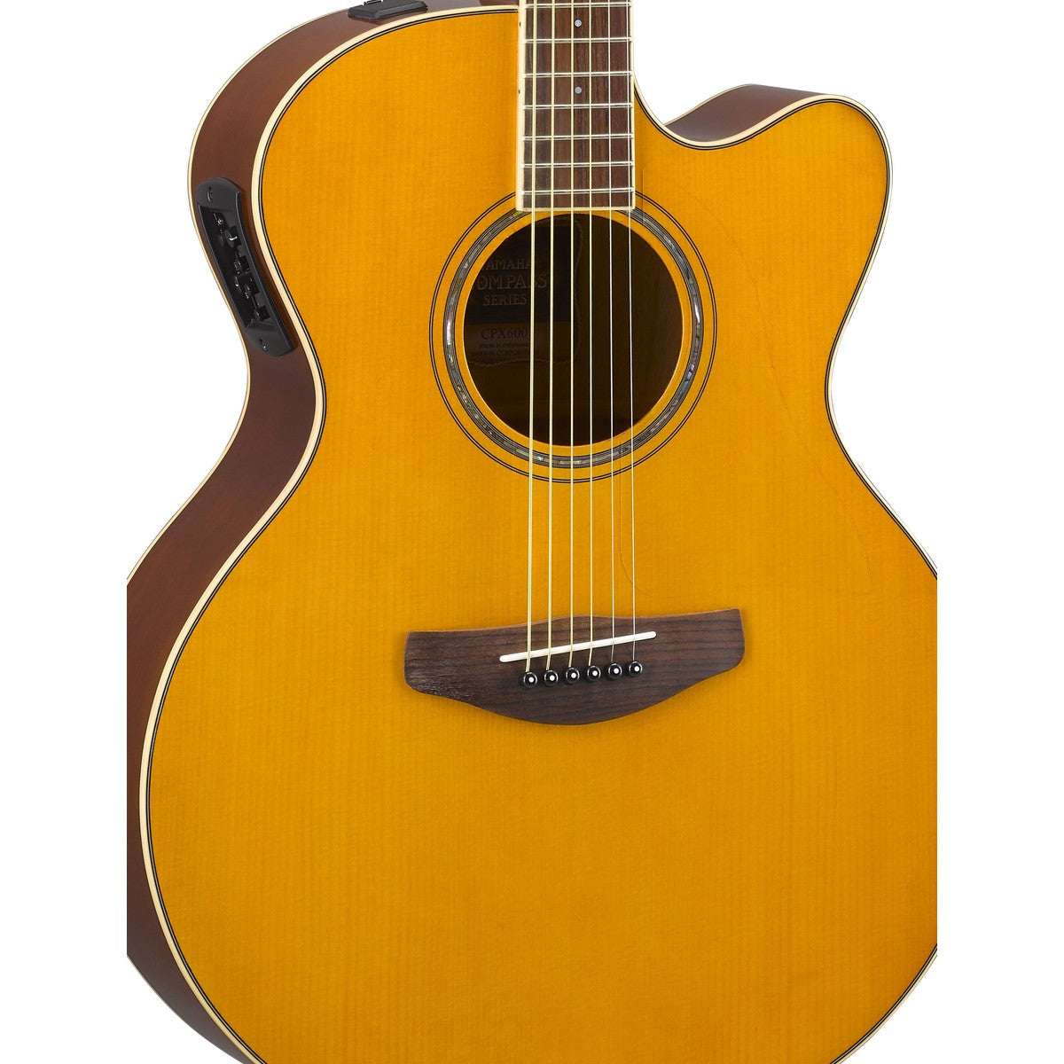Guitarra electroacústica Yamaha CPX600 Vintage Tint detalle cuerpo y preamp | Armonía Musical México