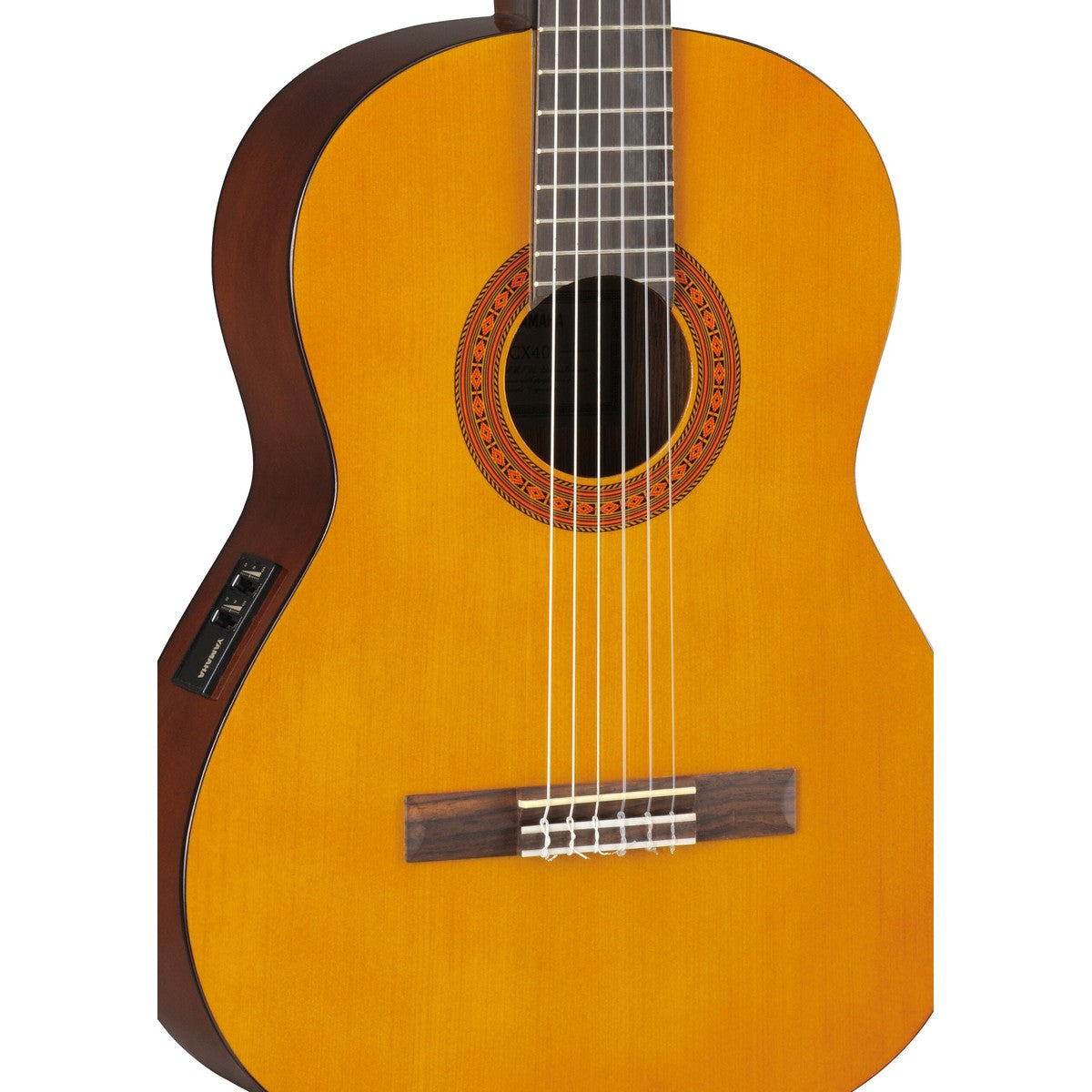 Guitarra clásica electroacústica Yamaha CX40 detalle cuerpo y boca | Armonía Musical México